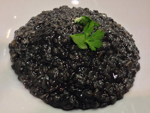 Black rice paella