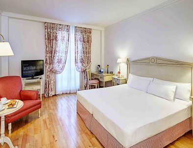 Bedroom at Villa de Laguardia hotel
