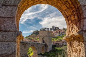Arch and bridge in Toledo private tour